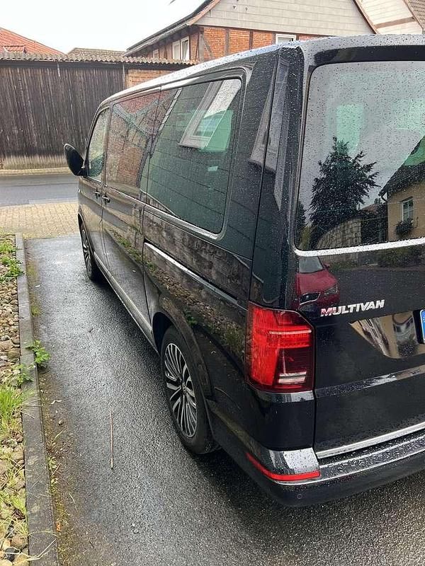 Gebraucht VW Multivan Highline 150 PS (110 kW) 2021 Schwarz Van