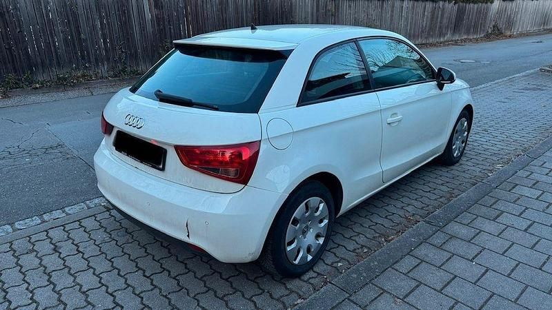 Gebraucht Audi A1 Attraction 86 PS (63 kW) 2011 Weiß Kleinwagen