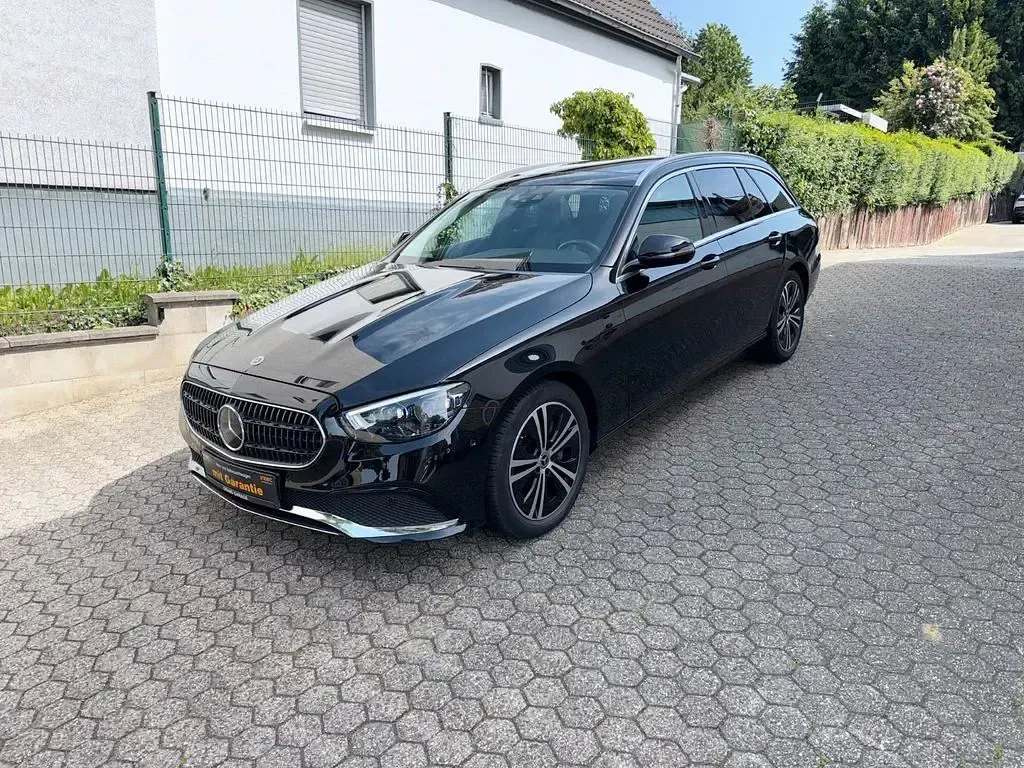 Gebraucht Mercedes E220 194 PS (142 kW) 2021 Obsidianschwarz Kombi