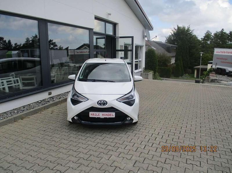 Weiß Gebraucht 2018 Toyota Aygo Kleinwagen | 8.950 € (Fairer Preis) - Bild 1/4