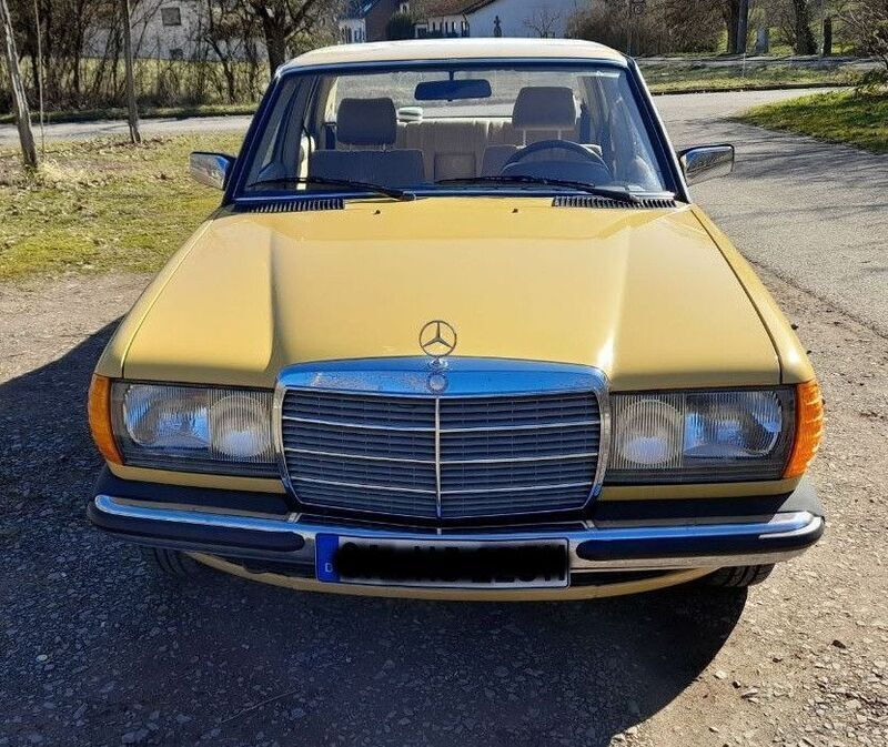 Gelb Gebraucht 1983 Mercedes 200 Limousine | 13.950 € - Bild 1/4