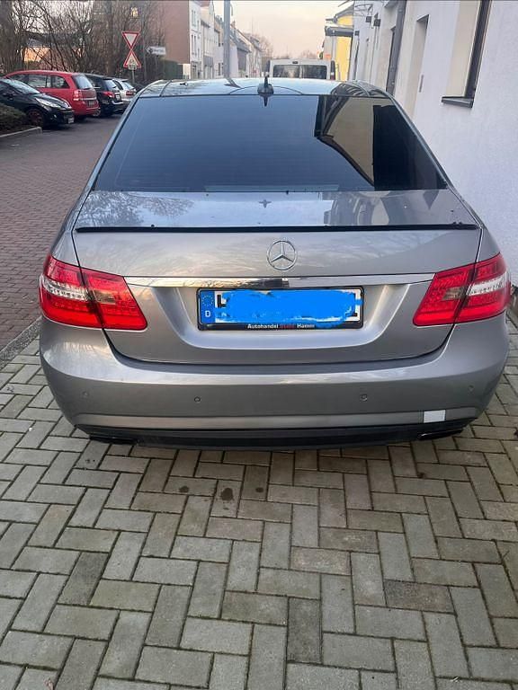 Gebraucht Mercedes E350 Elegance 231 PS (169 kW) 2010 Silber Limousine