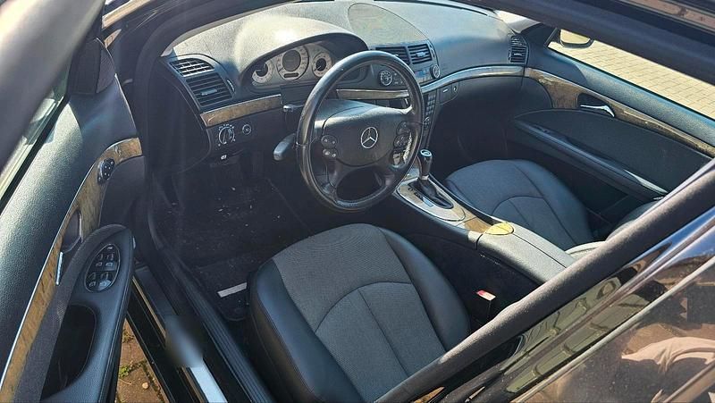 Gebraucht Mercedes E280 190 PS (139 kW) 2007 Schwarz Limousine