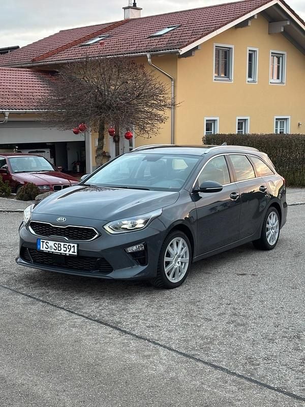 Gebraucht Kia Ceed Sportswagon 140 PS (102 kW) 2019 Grau Kombi