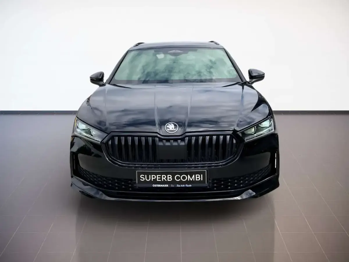 Neu Skoda Superb SportLine 150 PS (110 kW) 2026 Onyxschwarz Kombi