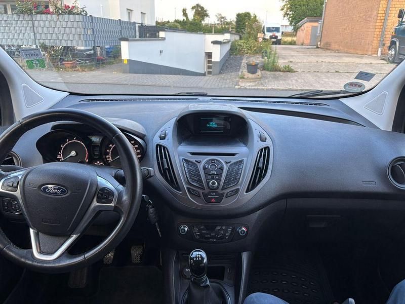 Gebraucht Ford Tourneo Courier Trend 101 PS (74 kW) 2016 Schwarz Van / Kleinbus