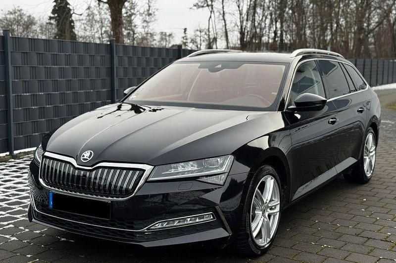 Gebraucht Skoda Superb Style 218 PS (160 kW) 2020 Silber Kombi