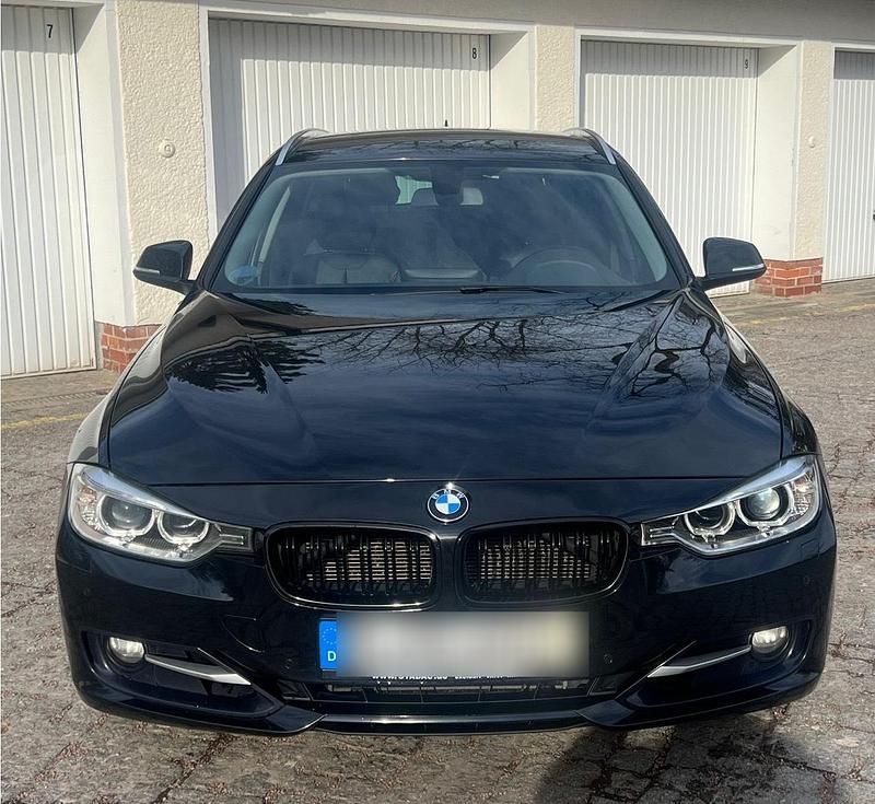 Gebraucht BMW 330 Sport Line 258 PS (189 kW) 2013 Schwarz Kombi