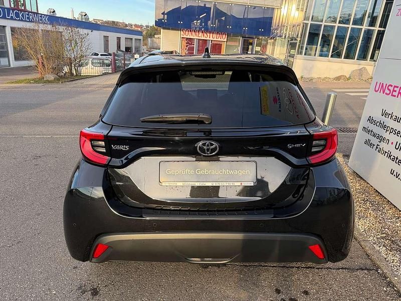 Neu Toyota Yaris Hybrid 116 PS (85 kW) 2025 Mysticschwarz Kleinwagen