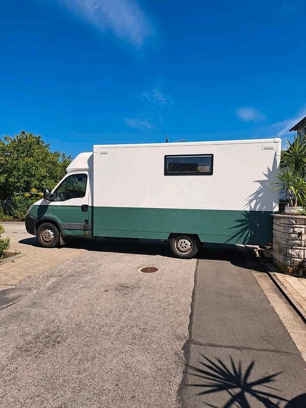 Second-hand Iveco Daily 106 CP (77 kW) 2011 Alb Monovolum