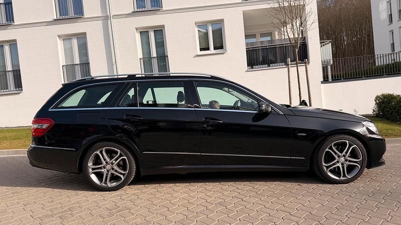 Gebraucht Mercedes E350 265 PS (194 kW) 2012 Schwarz Kombi