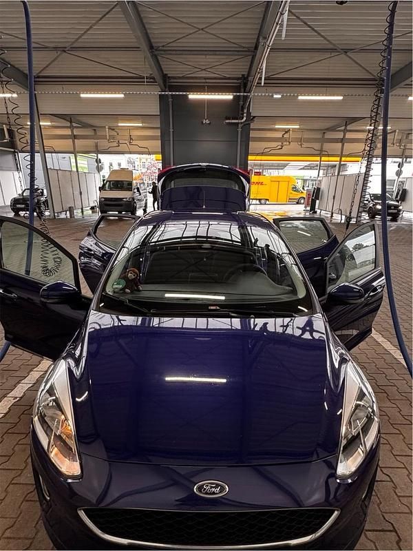 Gebraucht Ford Fiesta Trend 85 PS (62 kW) 2018 Blau Limousine