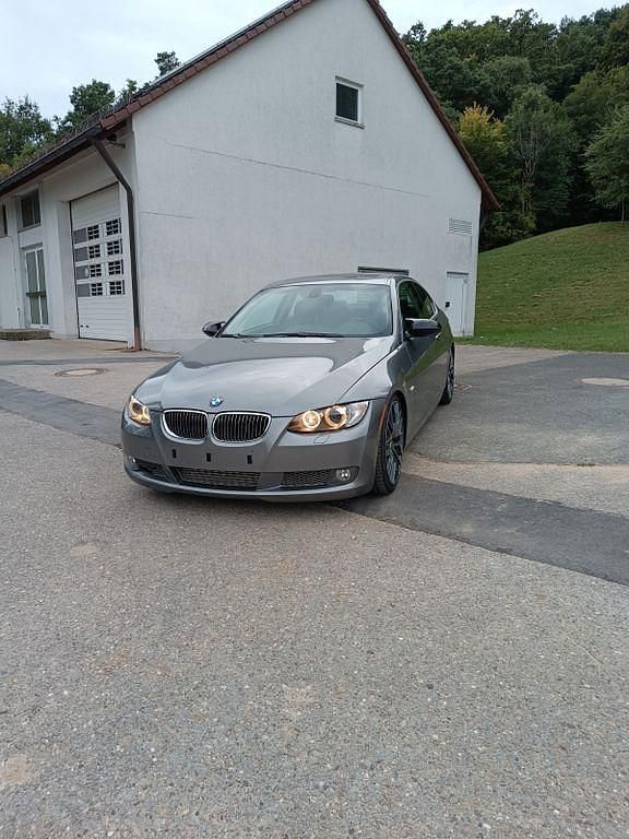 Grau Gebraucht 2008 BMW 335 Performance Coupé | 20.000 € (Fairer Preis) - Bild 1/4