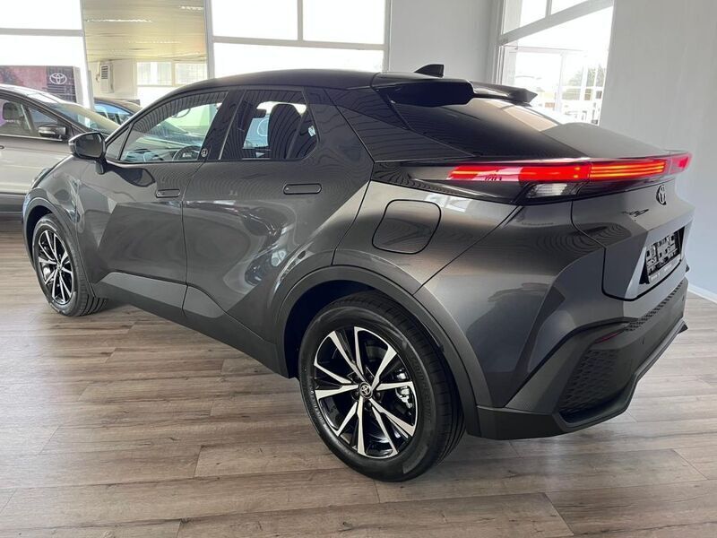 Gebraucht Toyota C-HR Team 140 PS (102 kW) 2023 Marlin grau metallic / dach schwarz SUV