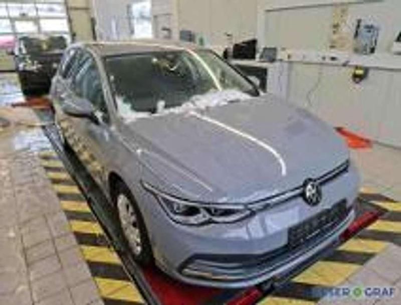 Gebraucht VW Golf VIII Move 131 PS (96 kW) 2023 Mondsteingrau Limousine
