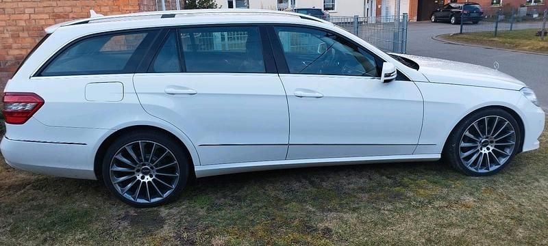 Gebraucht Mercedes E220 Avantgarde 170 PS (125 kW) 2012 Weiß Kombi