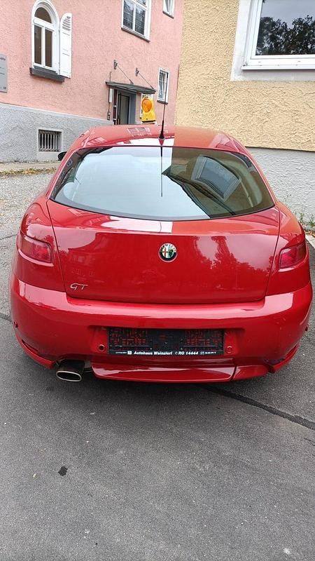 Rot Gebraucht 2008 Alfa Romeo GT Progression Coupé | 2.220 € - Bild 1/4
