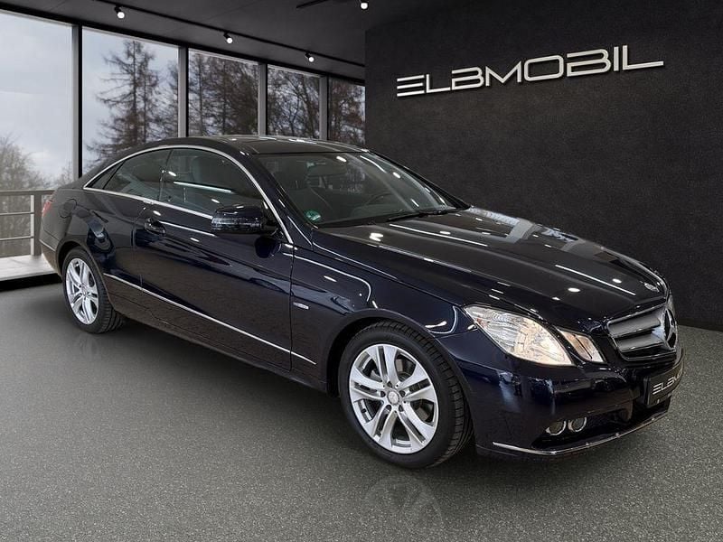 Gebraucht Mercedes E220 170 PS (125 kW) 2011 Blau Coupé