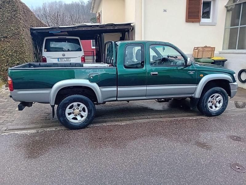 Gebraucht Toyota HiLux 102 PS (75 kW) 2004 Grün Pickup