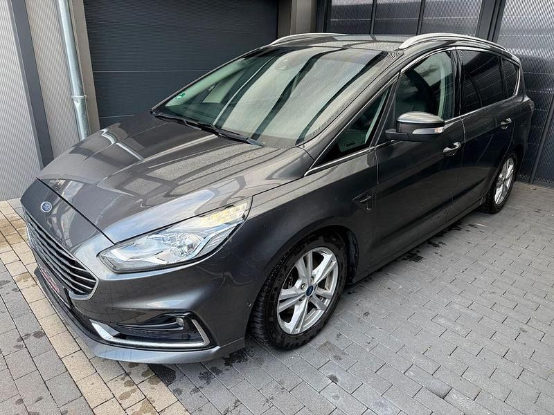 Gebraucht Ford S-MAX Titanium 190 PS (139 kW) 2019 Grau Van / Kleinbus