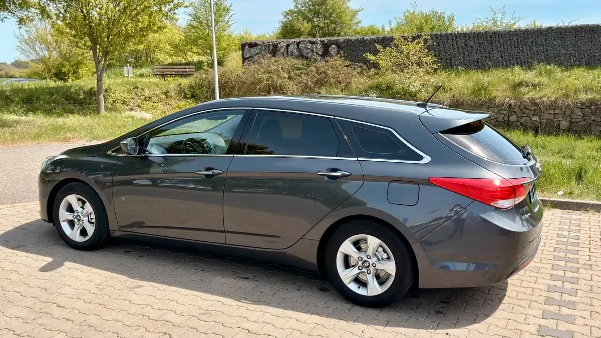 Gebraucht Hyundai i40 136 PS (100 kW) 2012 Grau Kombi