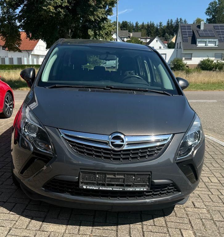 Grau Gebraucht 2016 Opel Zafira Tourer Selection Van / Kleinbus | 7.250 € (Guter Preis) - Bild 1/4