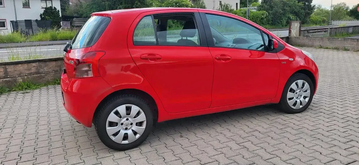 Gebraucht Toyota Yaris 90 PS (66 kW) 2006 Rot Limousine