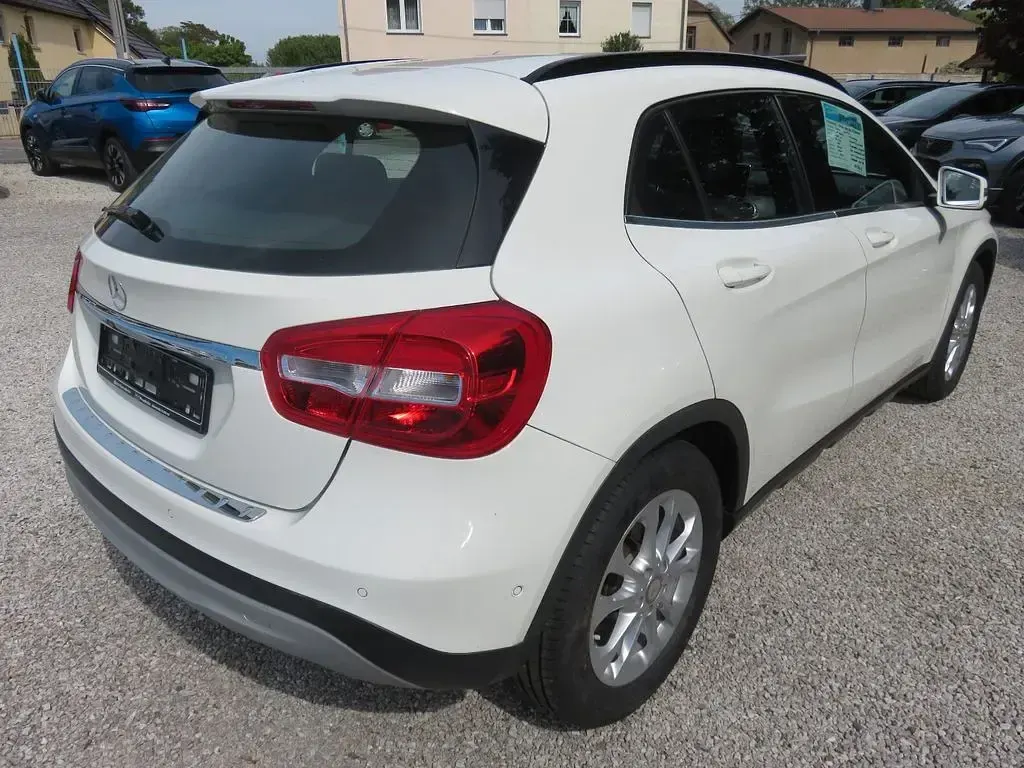 Gebraucht Mercedes GLA180 Business 122 PS (89 kW) 2016 Weiß SUV