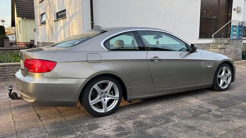 Gebraucht BMW 330 M Sport 245 PS (180 kW) 2011 Coupé