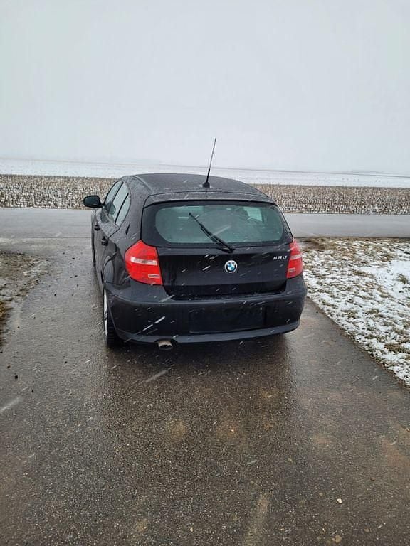 Gebraucht BMW 118 Lifestyle 143 PS (105 kW) 2010 Schwarz Kleinwagen