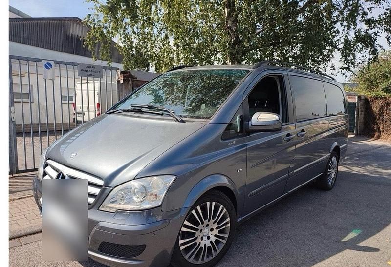 Grau Gebraucht 2011 Mercedes Viano Van / Kleinbus | 14.999 € (Fairer Preis) - Bild 1/4