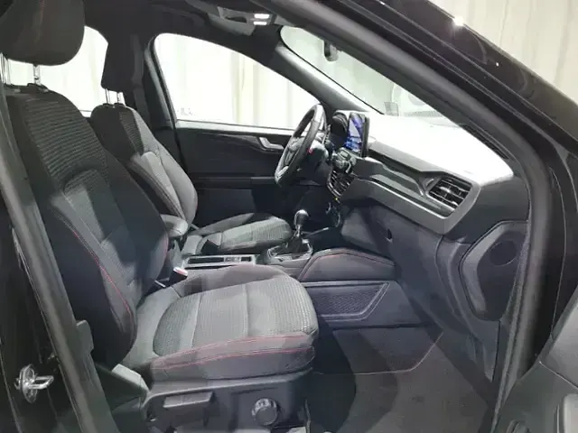 Gebraucht Ford Kuga ST-Line 150 PS (110 kW) 2024 Schwarz, agate black metallic SUV