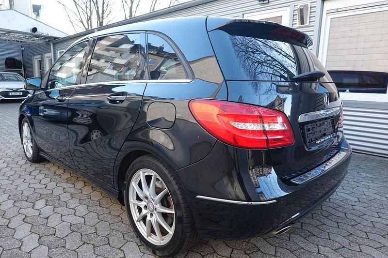 Gebraucht Mercedes B220 184 PS (135 kW) 2014 Schwarz Van / Kleinbus