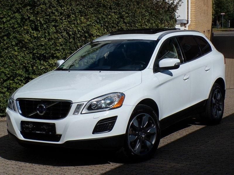 Weiß Gebraucht 2010 Volvo XC60 Summum SUV | 10.940 € (Etwas zu teuer) - Bild 1/4