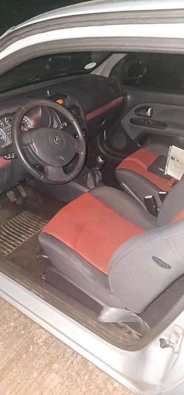 Gebraucht Renault Clio II 70 PS (51 kW) 2005 Grau Kleinwagen