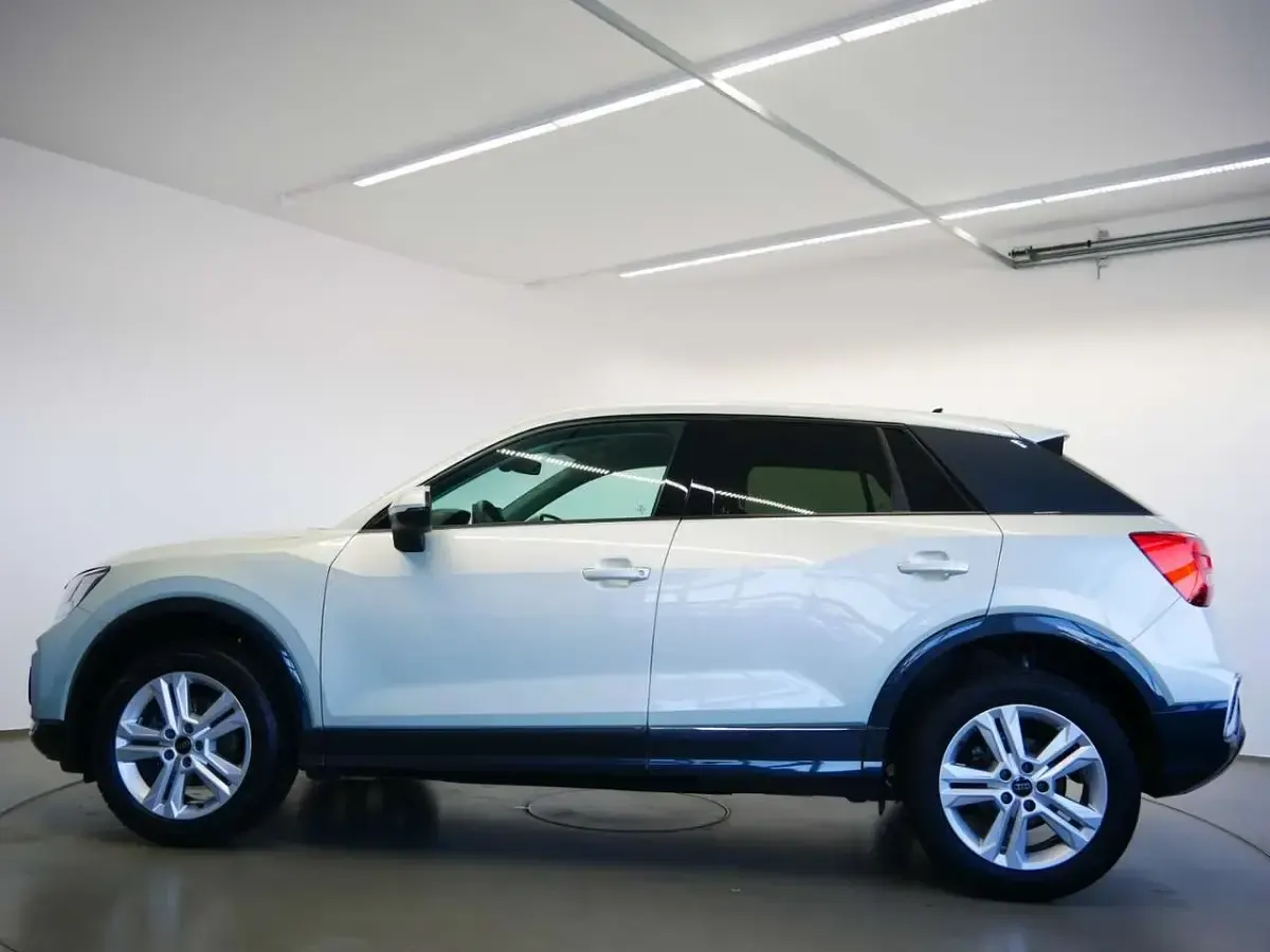 Gebraucht Audi Q2 Advanced Plus 116 PS (85 kW) 2024 Tausilber metallic SUV