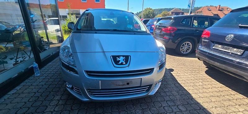 Grau Gebraucht 2013 Peugeot 5008 Allure Van / Kleinbus | 6.900 € (Fairer Preis) - Bild 1/4