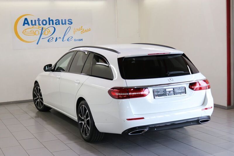 Gebraucht Mercedes E220 Avantgarde 194 PS (142 kW) 2021 Weiß Limousine
