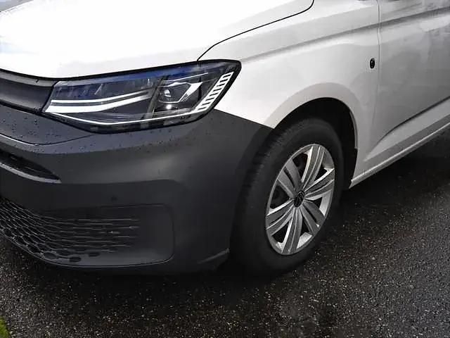 Second-hand VW Caddy 116 CP (85 kW) 2021 Alb Monovolum