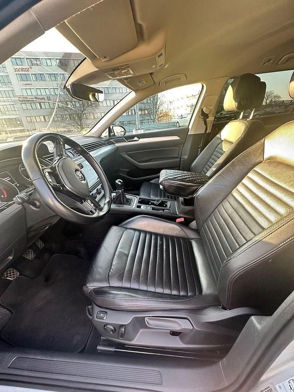 Gebraucht VW Passat Highline 150 PS (110 kW) 2018 Silber Kombi