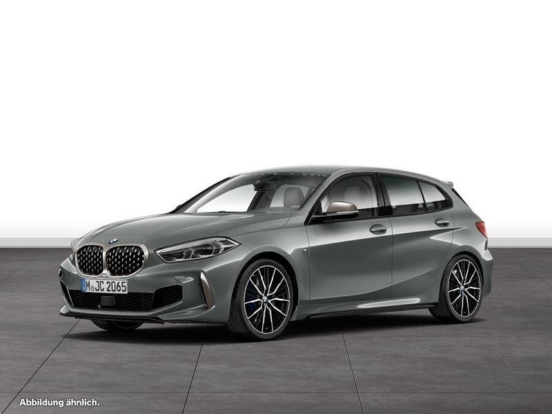 Gebraucht 2024 BMW M135 Comfort Edition Kleinwagen | 42.389 € (Fairer Preis) - Bild 1/3