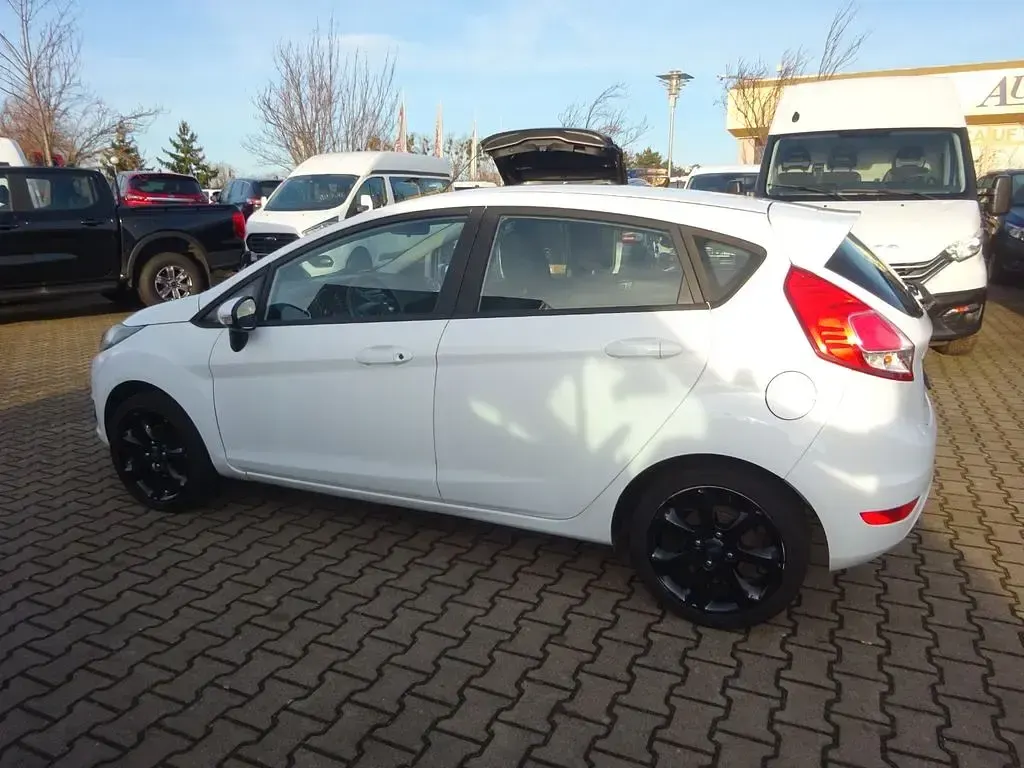 Gebraucht Ford Fiesta Cool & Sound Edition 80 PS (58 kW) 2014 Weiß Kleinwagen