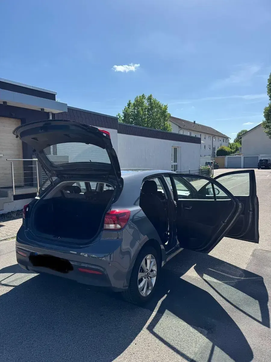 Gebraucht Kia Rio Vision 84 PS (61 kW) 2022 Grau Limousine