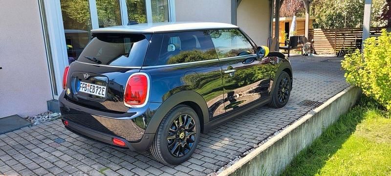Gebraucht Mini Cooper SE 135 kW (184 PS) 2022 Schwarz Kleinwagen
