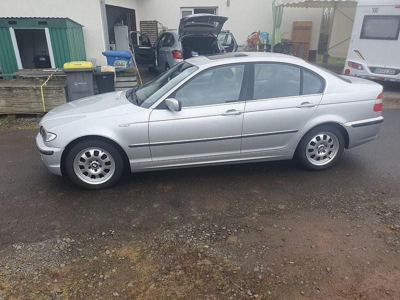 Gebraucht BMW 320 Sport Line 170 PS (125 kW) 2002 Silber Limousine