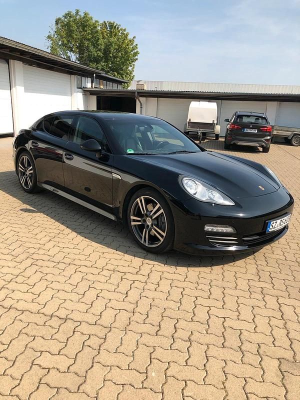 Gebraucht Porsche Panamera 300 PS (220 kW) 2010 Schwarz Kleinwagen
