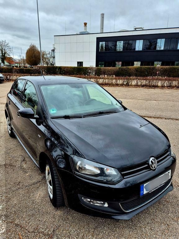 Gebraucht VW Polo Life 90 PS (66 kW) 2013 Schwarz Kleinwagen