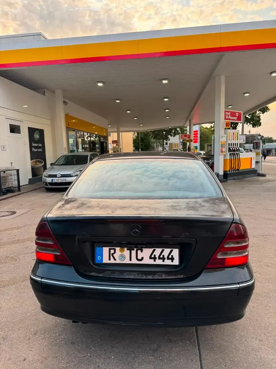Gebraucht Mercedes C220 Avantgarde 143 PS (105 kW) 2002 Schwarz Limousine