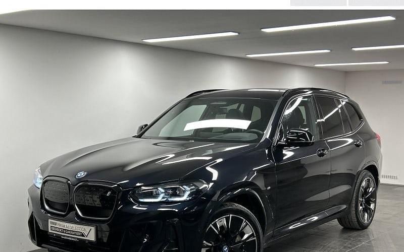 Schwarz Gebraucht 2021 BMW iX3 Impressive SUV | 35.850 € (Etwas zu teuer) - Bild 1/4
