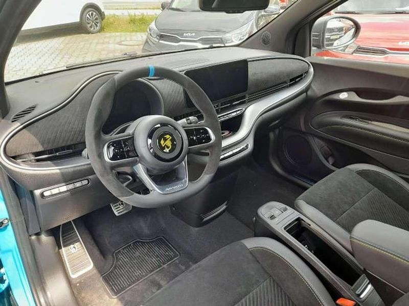 Gebraucht Abarth 500C 113 kW (154 PS) 2024 Poison blue Cabrio